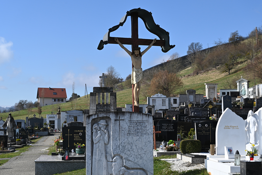 Friedhof Gamlitz- Mitte / Robert Glück